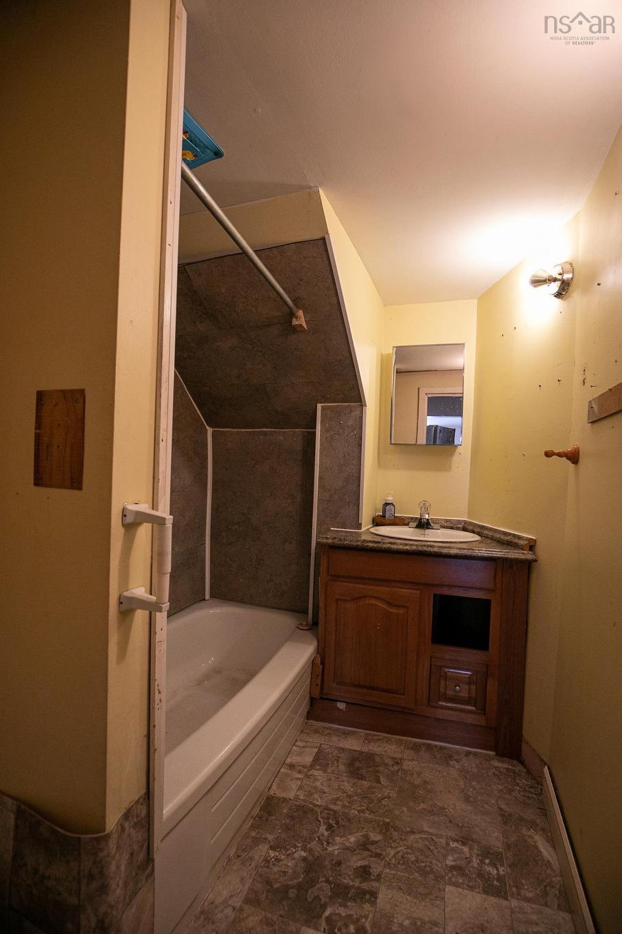 9 West Victoria Street, Amherst, NS