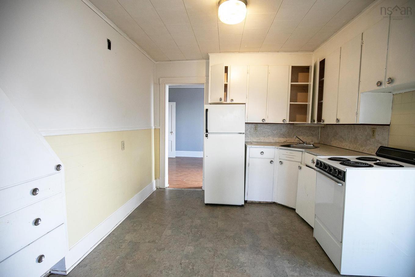 9 West Victoria Street, Amherst, NS