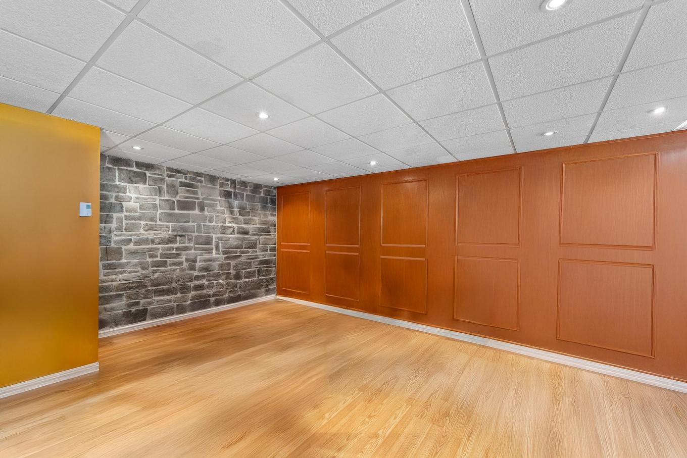 Salle familiale - 27 Rue Des Souverains, Blainville, QC - Indoor Photo Showing Other Room