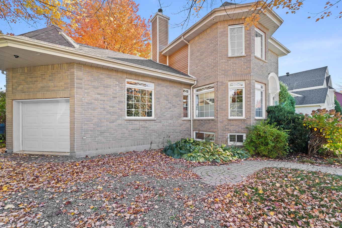 Garage - 27 Rue Des Souverains, Blainville, QC - Outdoor