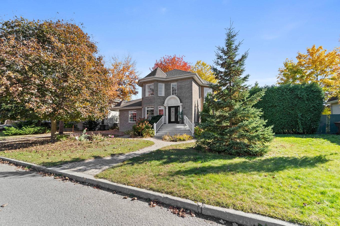 Vue - 27 Rue Des Souverains, Blainville, QC - Outdoor