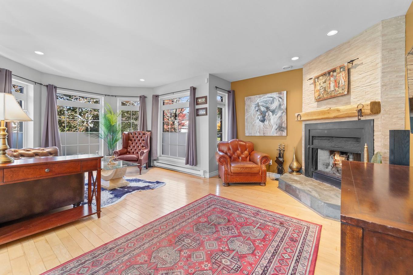 Salon - 27 Rue Des Souverains, Blainville, QC - Indoor Photo Showing Living Room With Fireplace