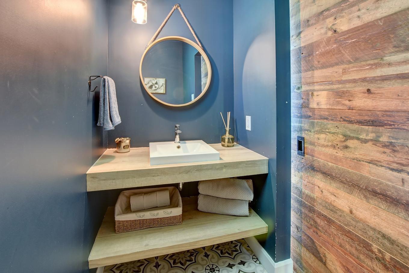 Powder room - 116 Rue Kavanagh, Saint-Colomban, QC - Indoor Photo Showing Bathroom