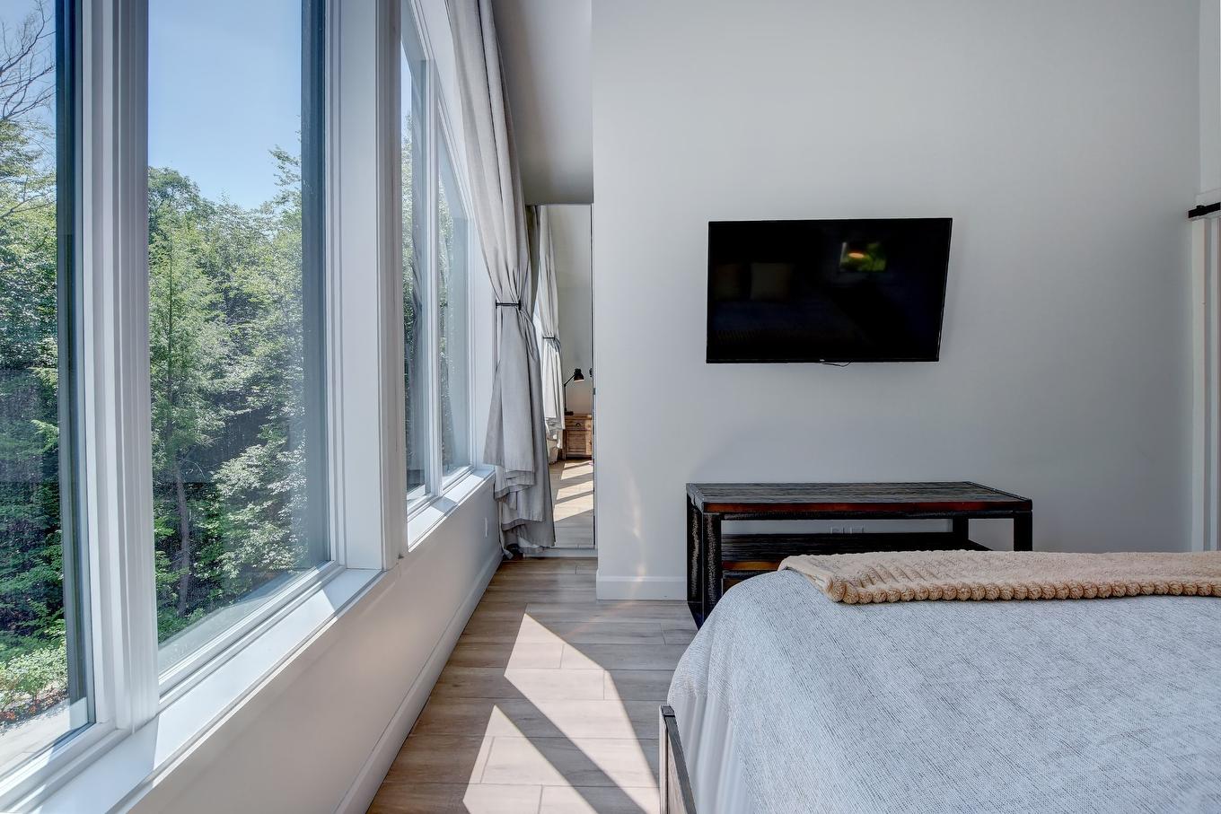 Primary bedroom - 116 Rue Kavanagh, Saint-Colomban, QC - Indoor Photo Showing Bedroom