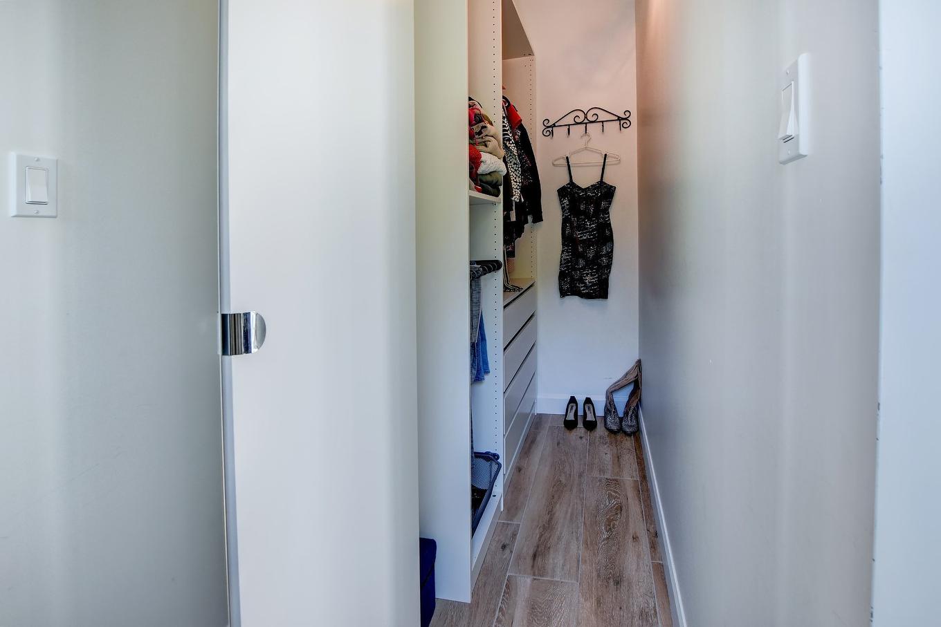 Walk-in closet - 116 Rue Kavanagh, Saint-Colomban, QC - Indoor Photo Showing Other Room