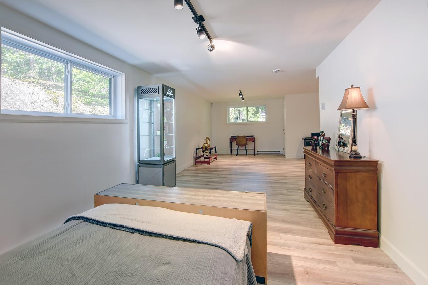 Family room - 116 Rue Kavanagh, Saint-Colomban, QC - Indoor Photo Showing Bedroom