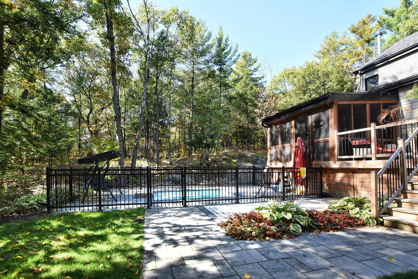 Backyard - 116 Rue Kavanagh, Saint-Colomban, QC - Outdoor