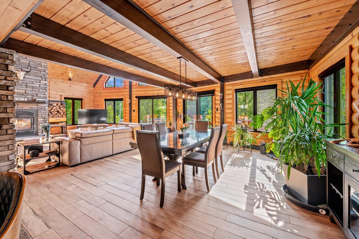 Salle à manger - 55 Rue Du Soleil, Saint-Hippolyte, QC - With Deck Patio Veranda With Exterior