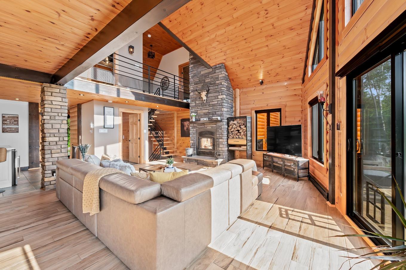 Salon - 55 Rue Du Soleil, Saint-Hippolyte, QC - Indoor With Fireplace