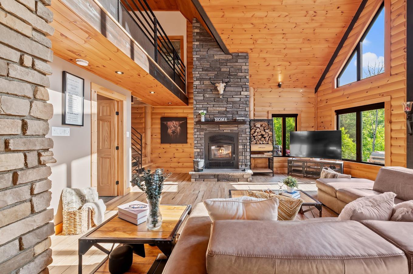 Salon - 55 Rue Du Soleil, Saint-Hippolyte, QC - Indoor Photo Showing Living Room With Fireplace
