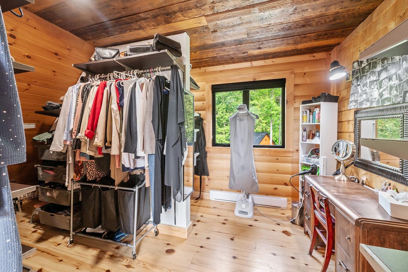 Penderie (Walk-in) - 55 Rue Du Soleil, Saint-Hippolyte, QC - Indoor With Storage