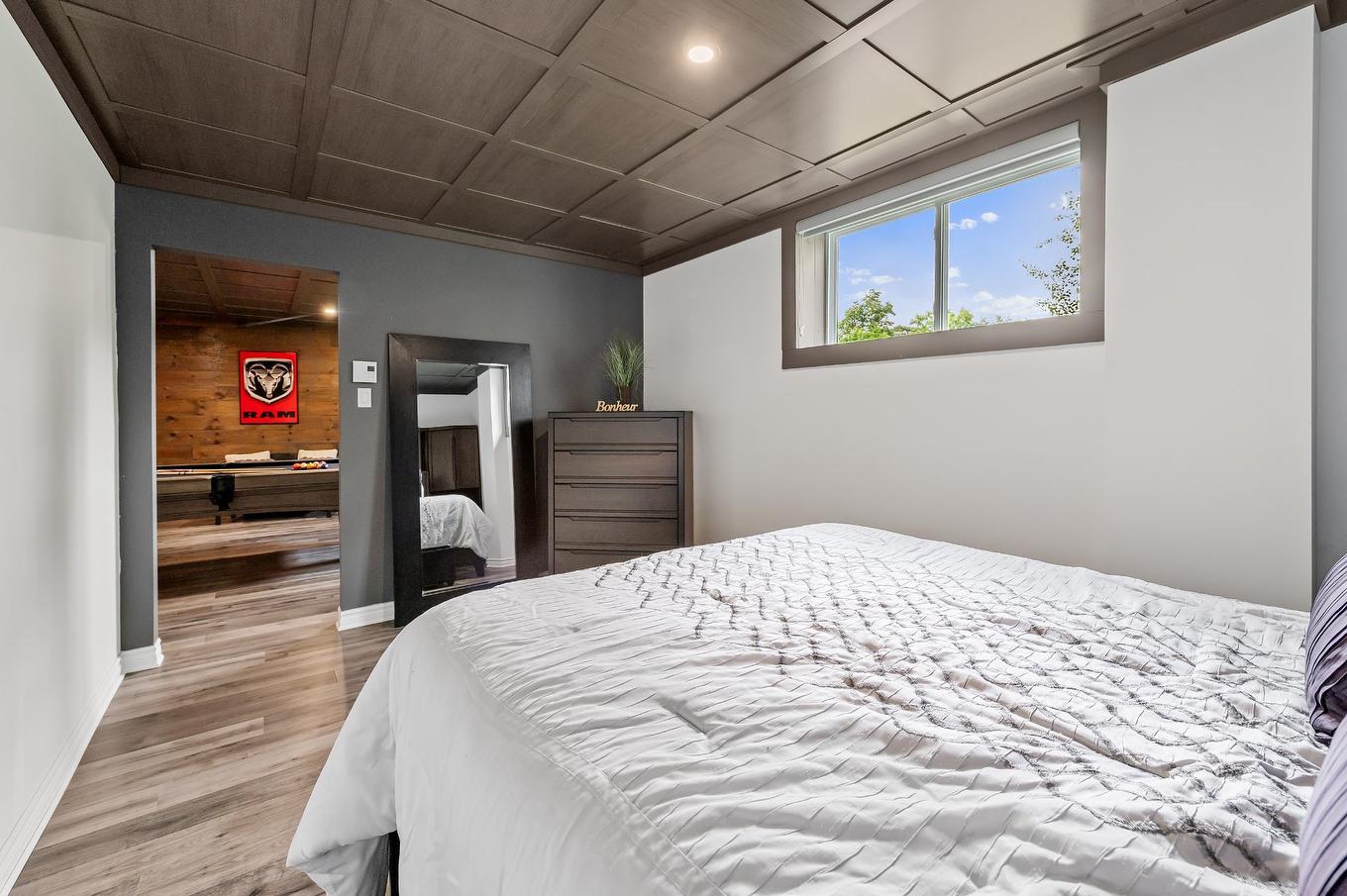 Chambre à coucher - 55 Rue Du Soleil, Saint-Hippolyte, QC - Indoor Photo Showing Bedroom
