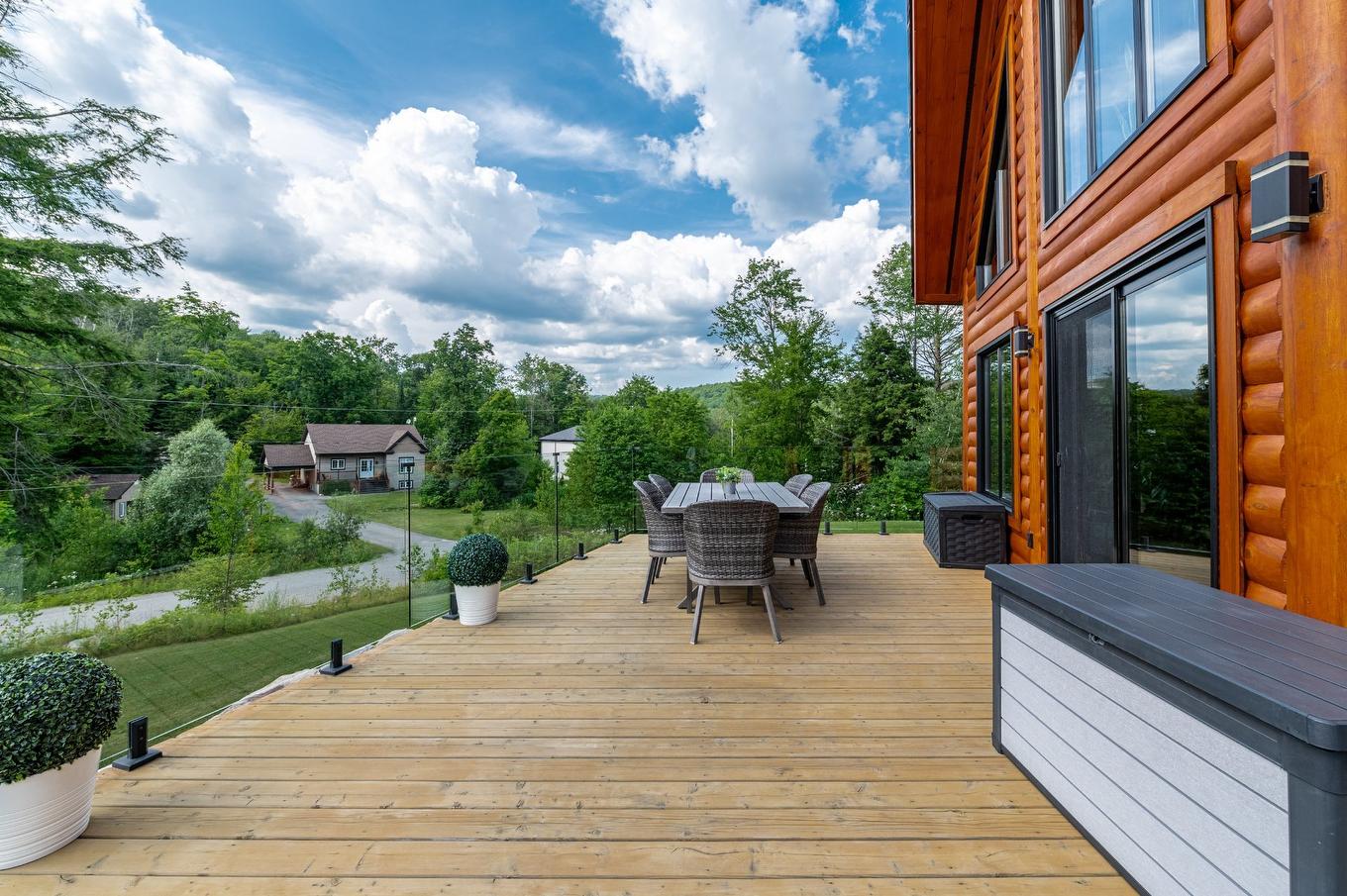 Terrasse - 55 Rue Du Soleil, Saint-Hippolyte, QC - Outdoor With Exterior