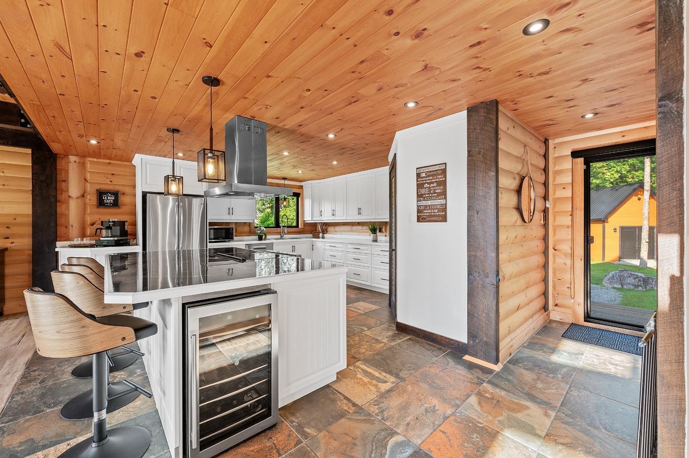 Cuisine - 55 Rue Du Soleil, Saint-Hippolyte, QC - Indoor Photo Showing Kitchen