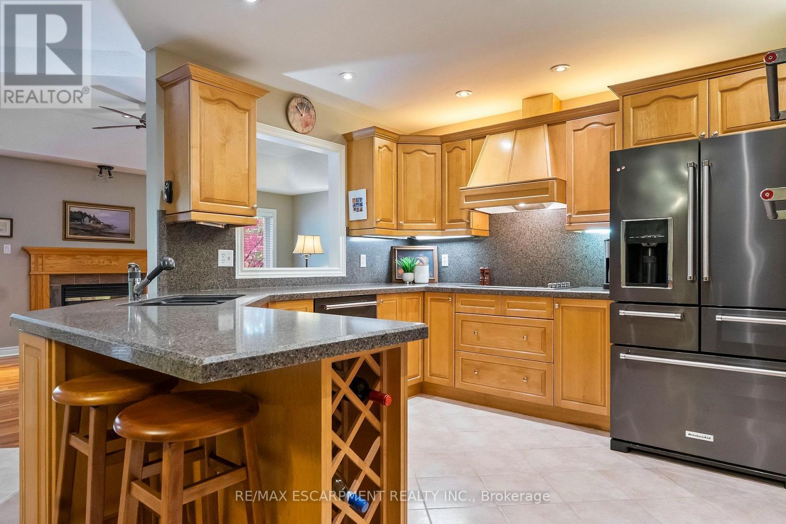 1329 Clarkson Road N, Mississauga, ON - Indoor Photo Showing Kitchen
