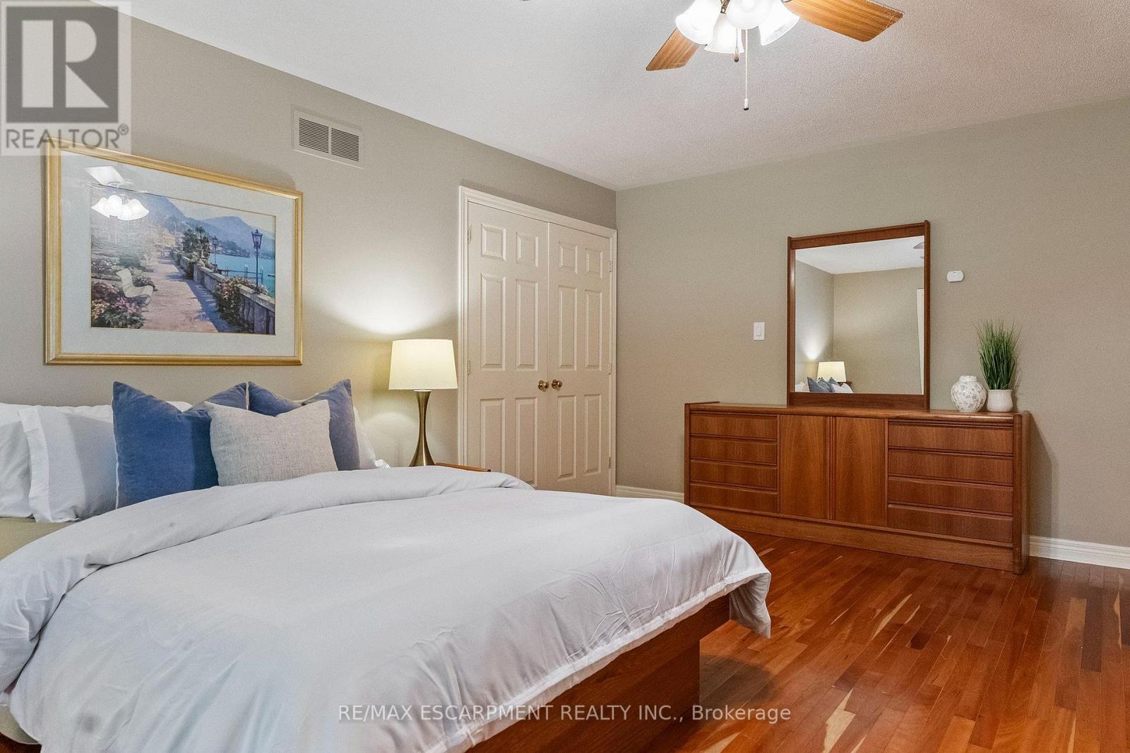1329 Clarkson Road N, Mississauga, ON - Indoor Photo Showing Bedroom