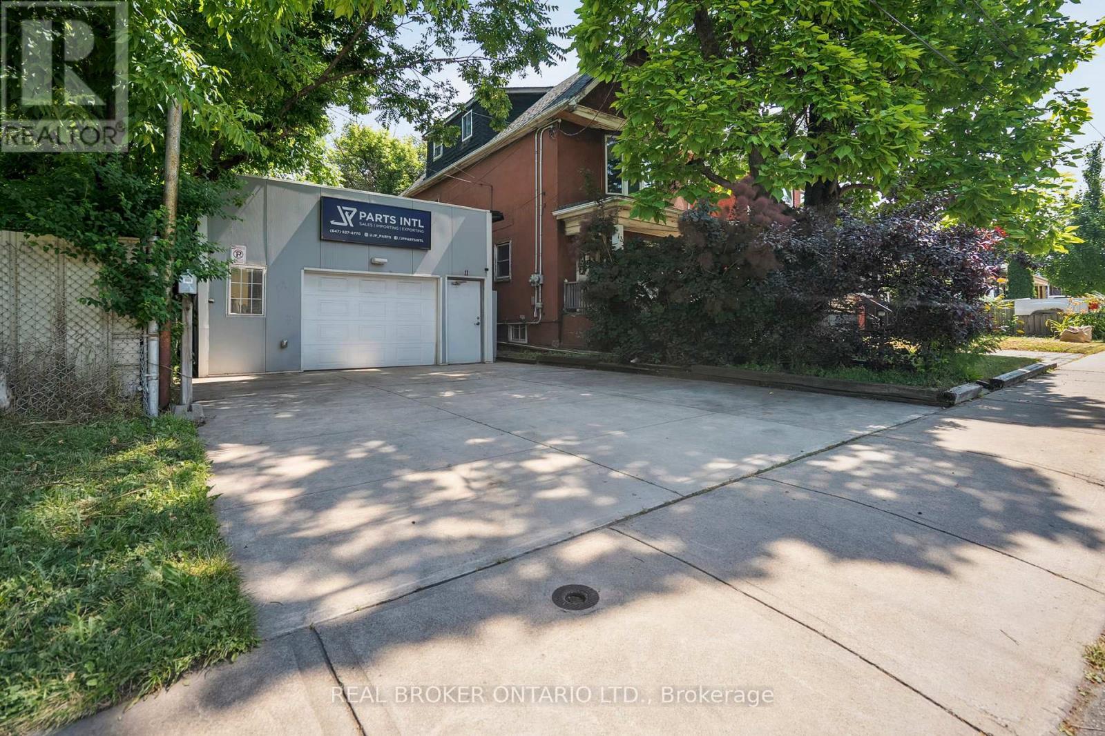 11 Whitfield Avenue, Hamilton, ON