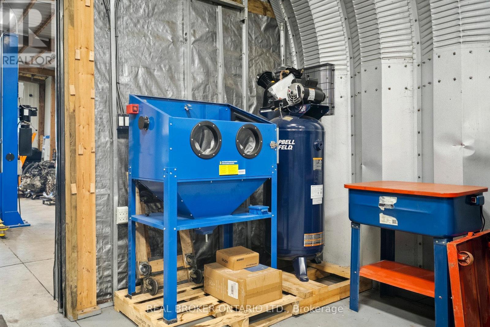 11 Whitfield Avenue, Hamilton, ON