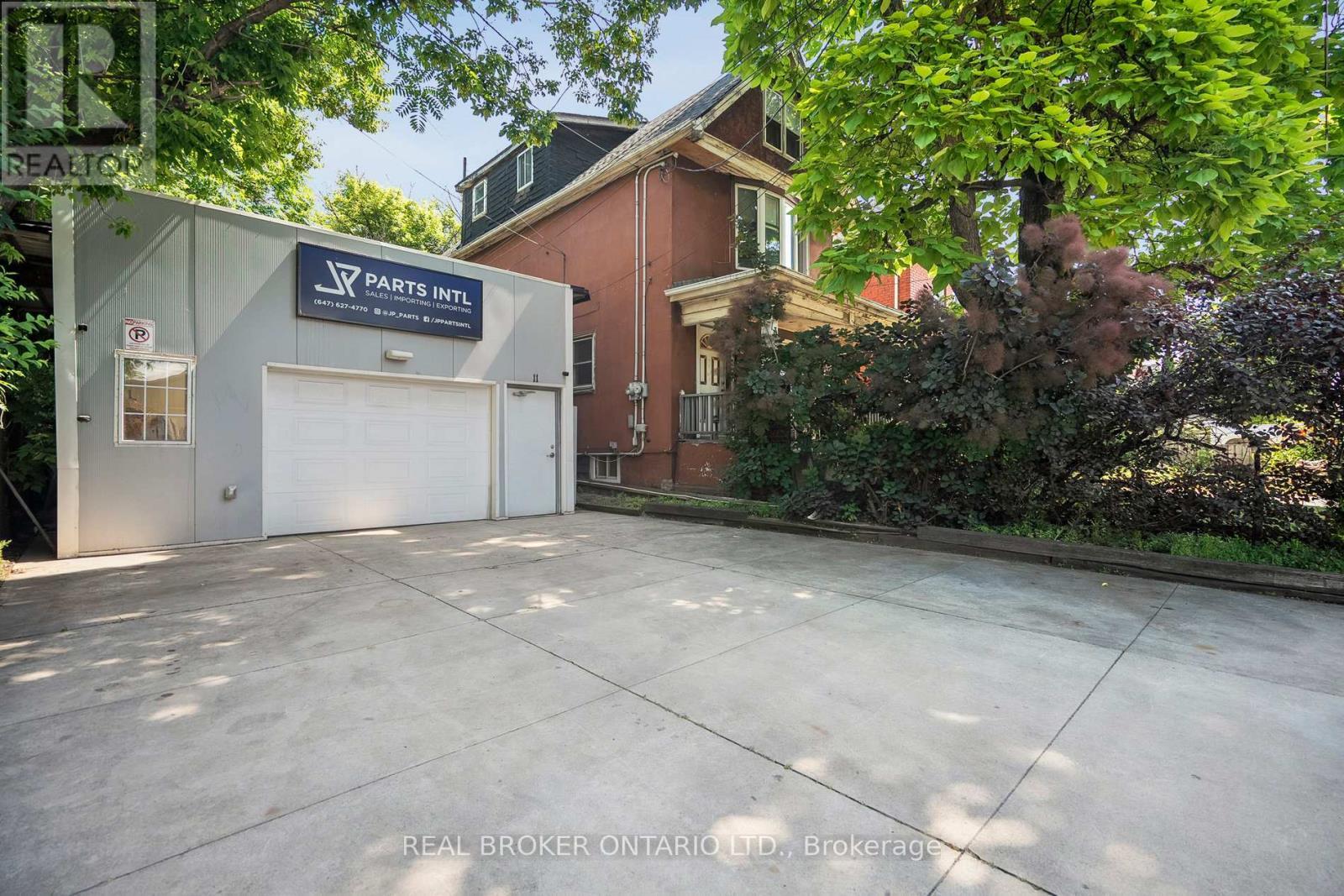 11 Whitfield Avenue, Hamilton, ON