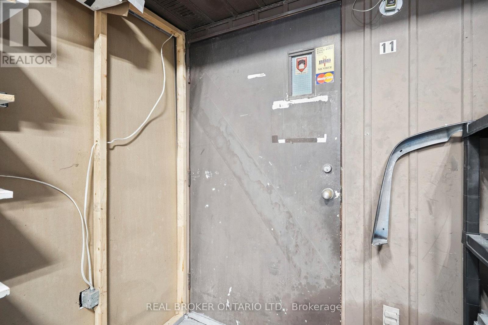 11 Whitfield Avenue, Hamilton, ON