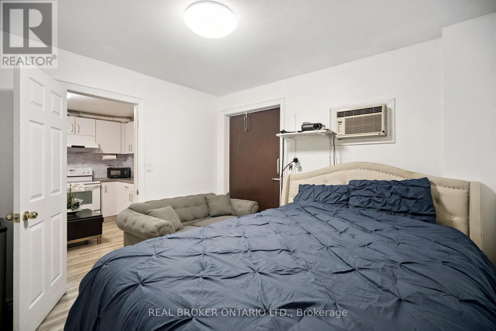 11 Whitfield Avenue, Hamilton, ON