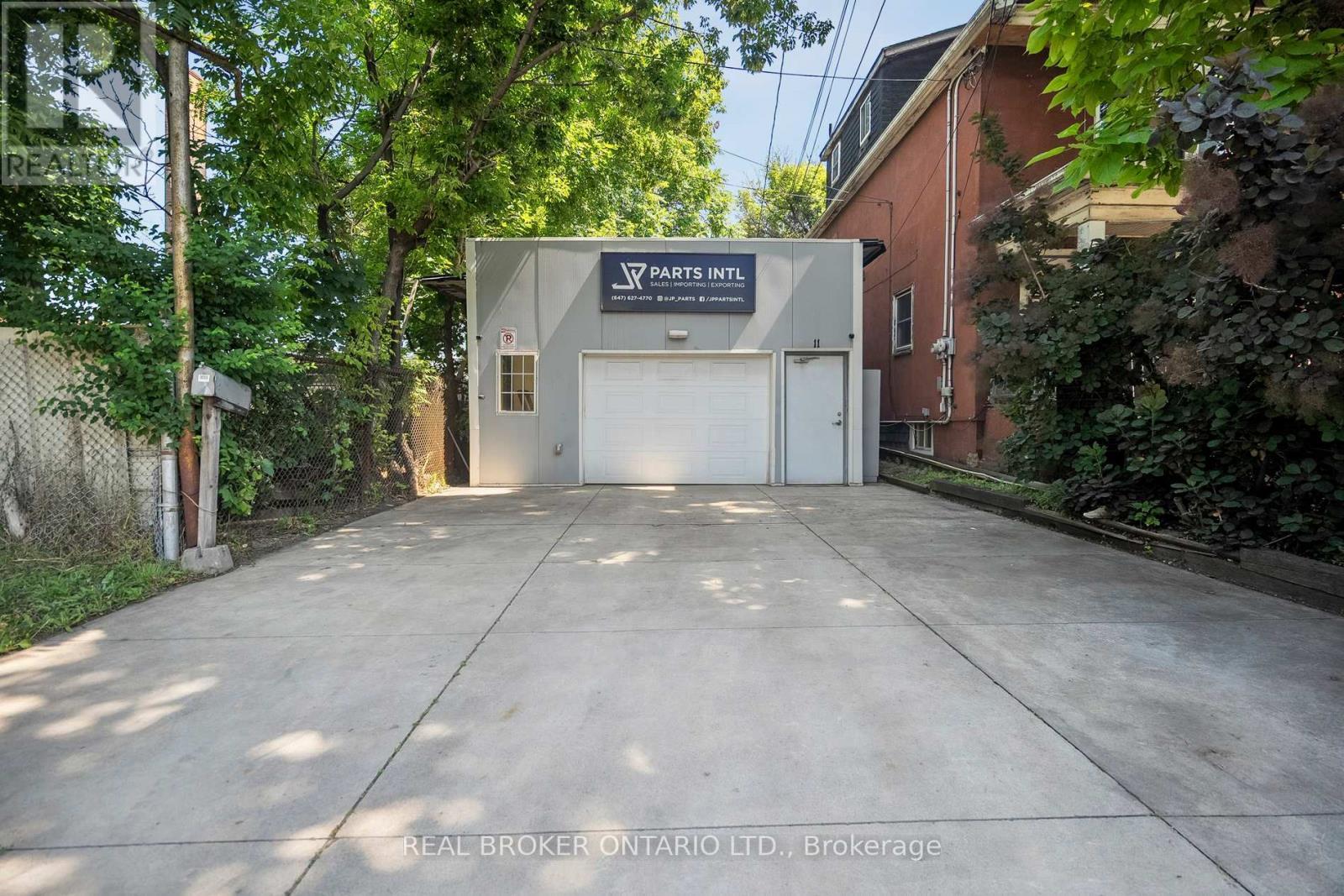 11 Whitfield Avenue, Hamilton, ON