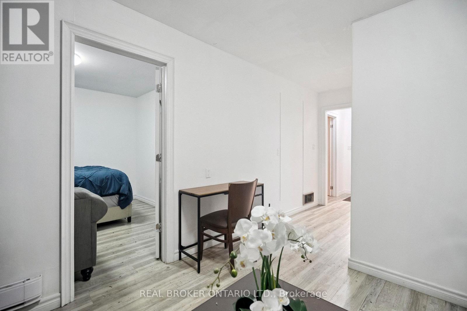 11 Whitfield Avenue, Hamilton, ON