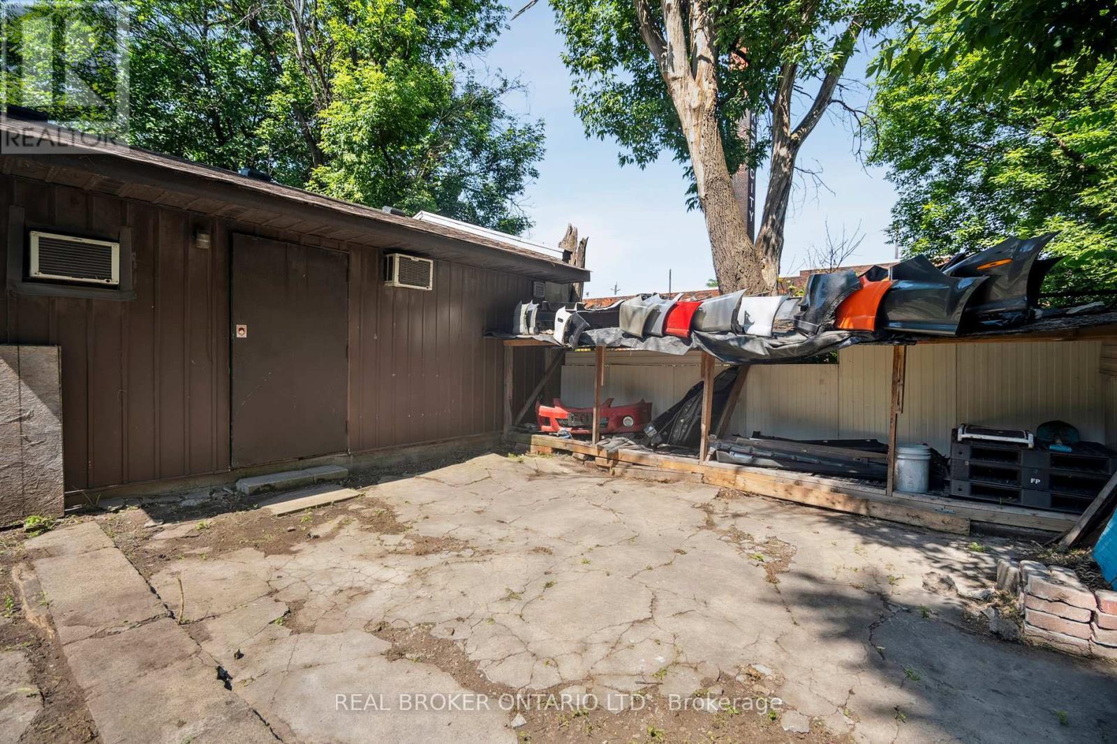 11 Whitfield Avenue, Hamilton, ON