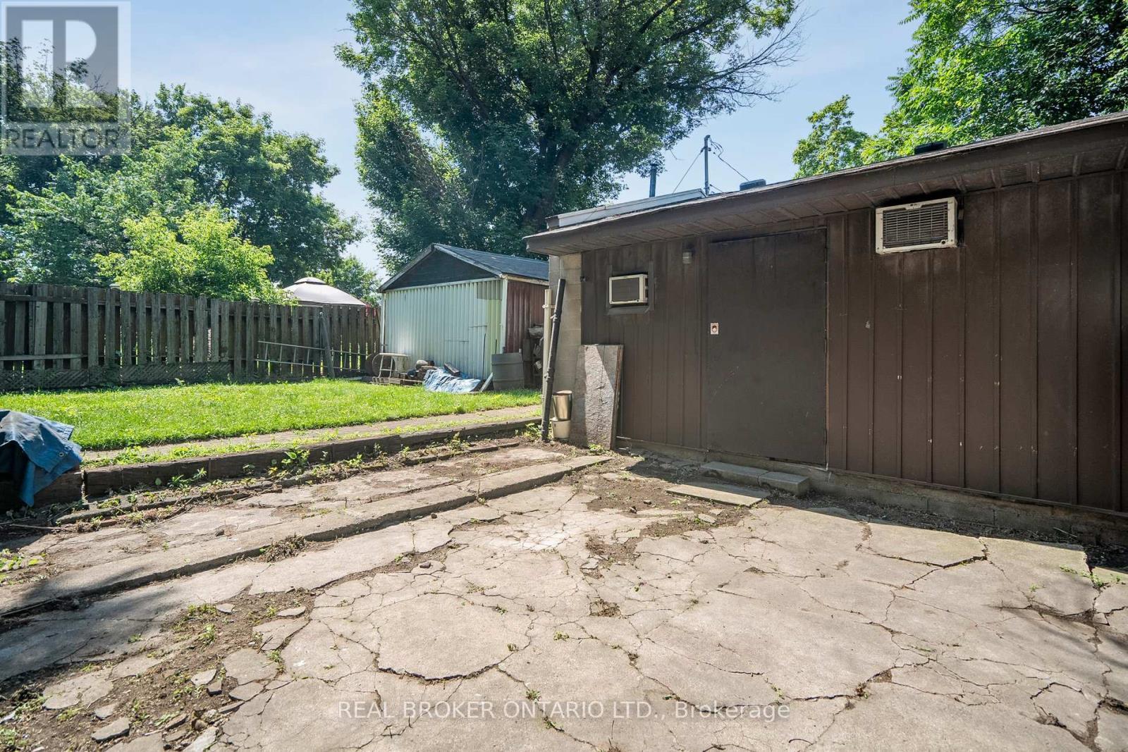 11 Whitfield Avenue, Hamilton, ON