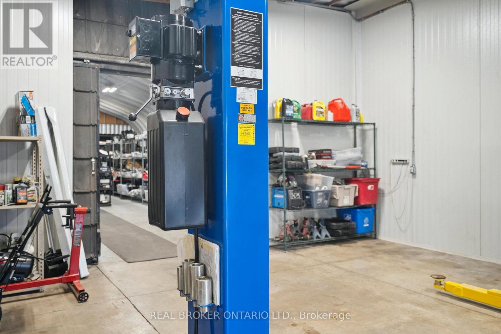 11 Whitfield Avenue, Hamilton, ON