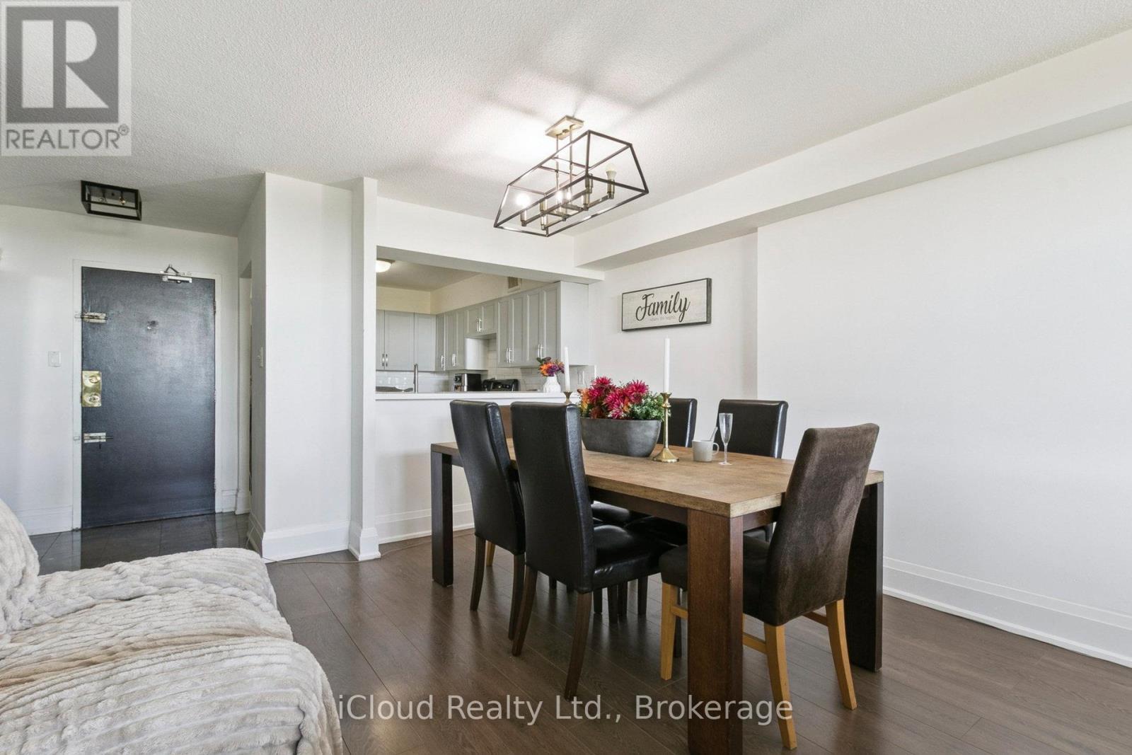 1108 - 238 Albion Road, Toronto, ON - Indoor Photo Showing Dining Room
