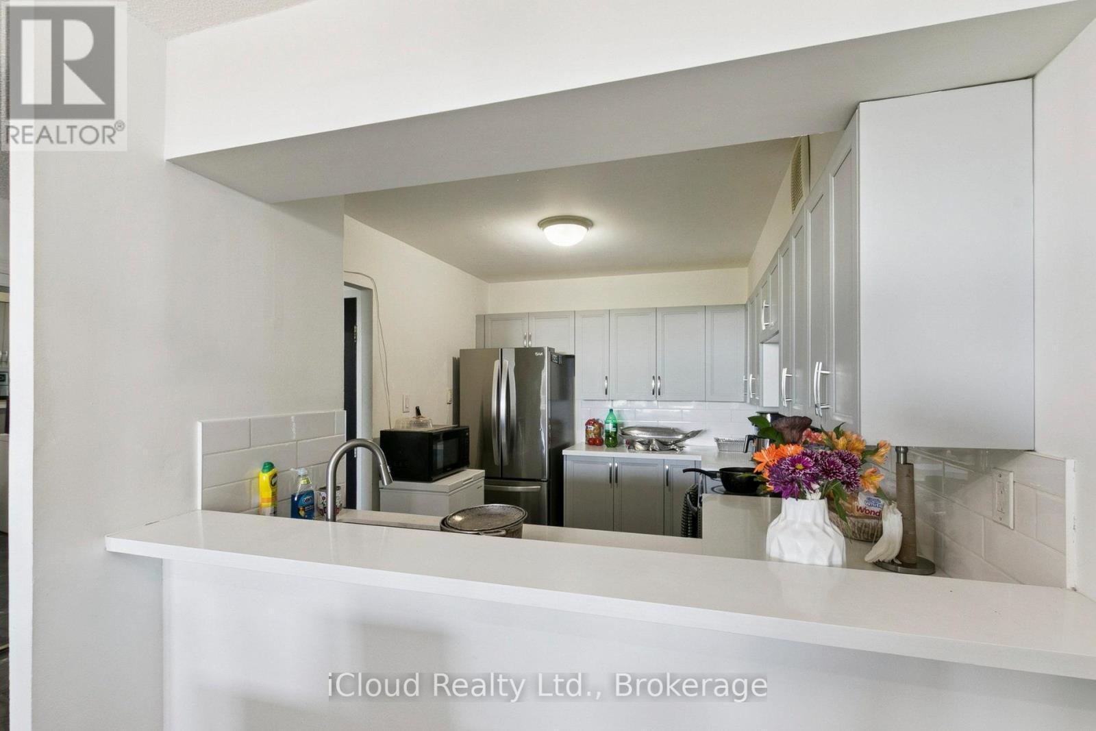 1108 - 238 Albion Road, Toronto, ON - Indoor Photo Showing Kitchen