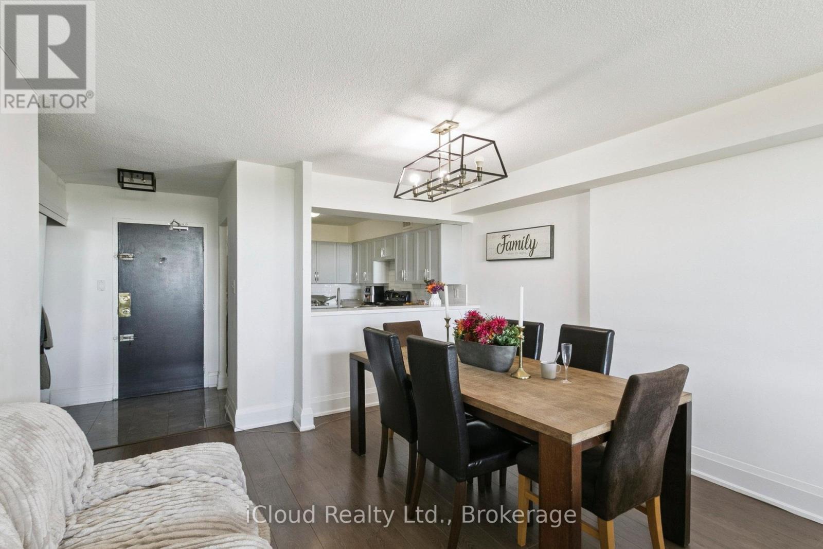 1108 - 238 Albion Road, Toronto, ON - Indoor Photo Showing Dining Room
