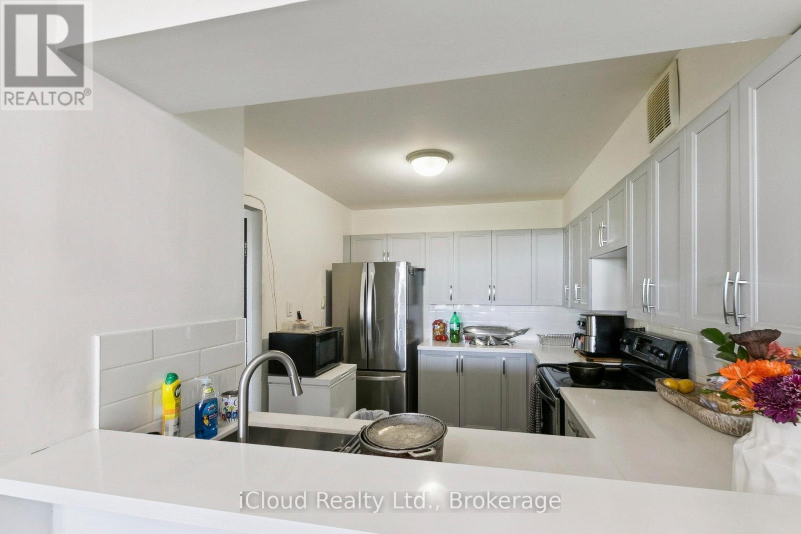 1108 - 238 Albion Road, Toronto, ON - Indoor Photo Showing Kitchen