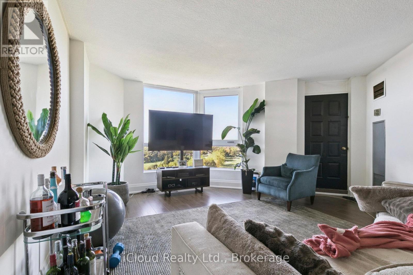 1108 - 238 Albion Road, Toronto, ON - Indoor Photo Showing Living Room