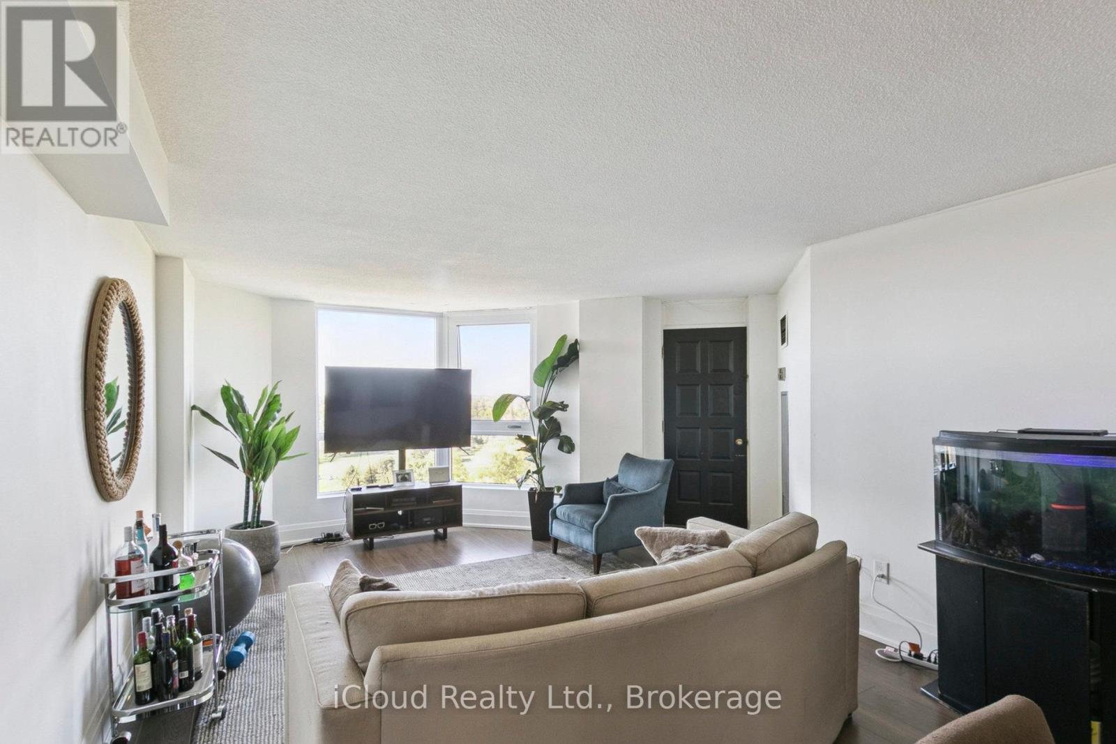 1108 - 238 Albion Road, Toronto, ON - Indoor Photo Showing Living Room