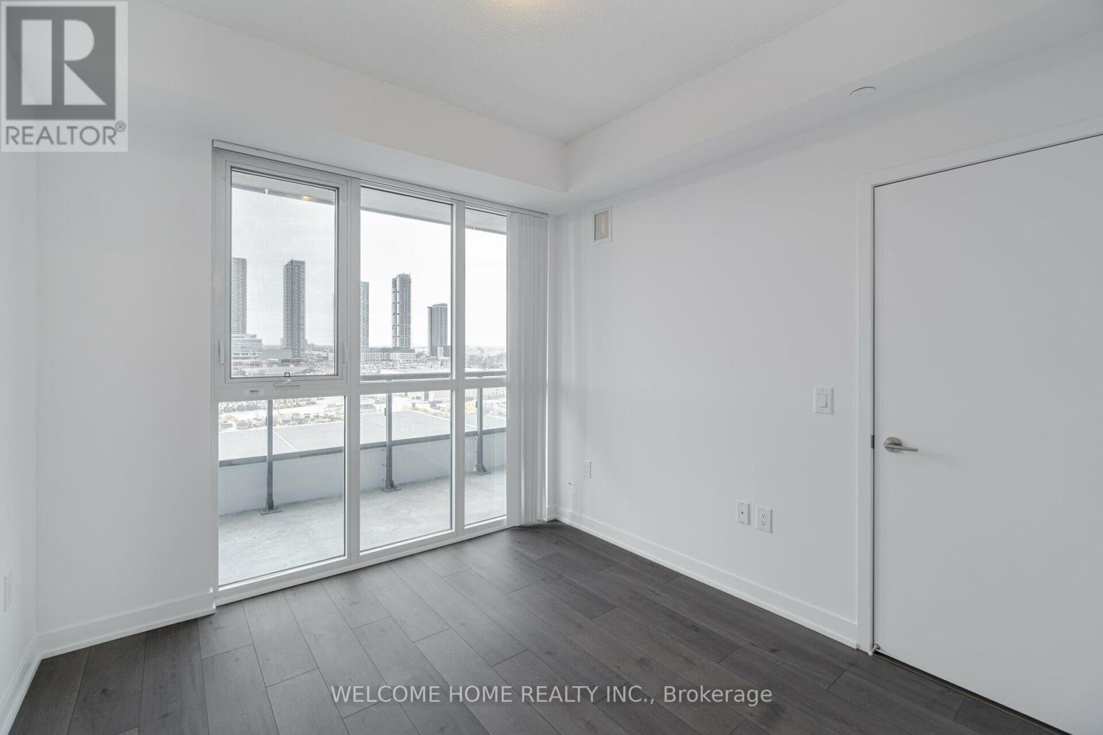 1019 - 38 Honeycrisp Crescent, Vaughan, ON - Indoor Photo Showing Other Room
