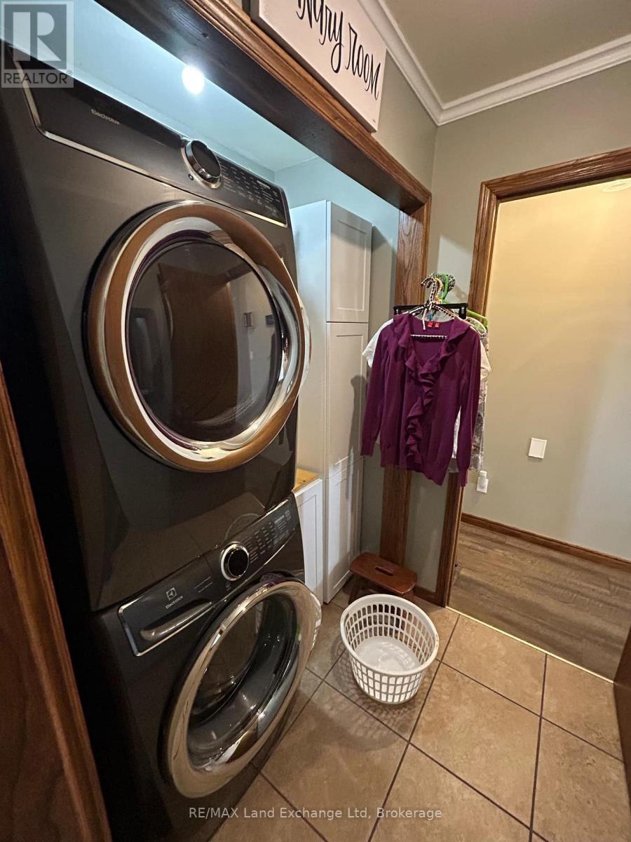1A Crawford Street, North Huron (East Wawanosh), ON - Indoor Photo Showing Laundry Room