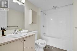Ensuite bathroom with light neutral colours -