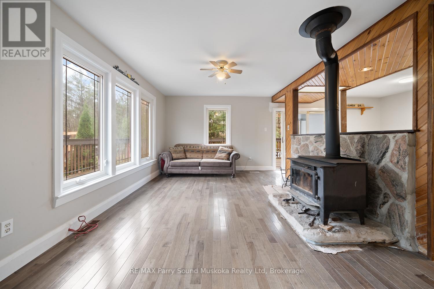 591 Skerryvore Community Road, The Archipelago (Archipelago North), ON - Indoor Photo Showing Other Room With Fireplace