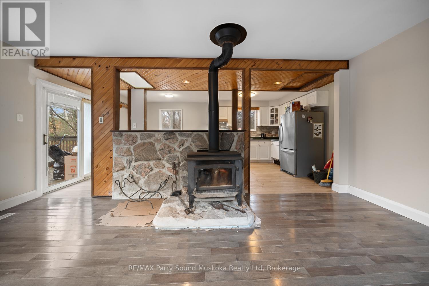 591 Skerryvore Community Road, The Archipelago (Archipelago North), ON - Indoor With Fireplace