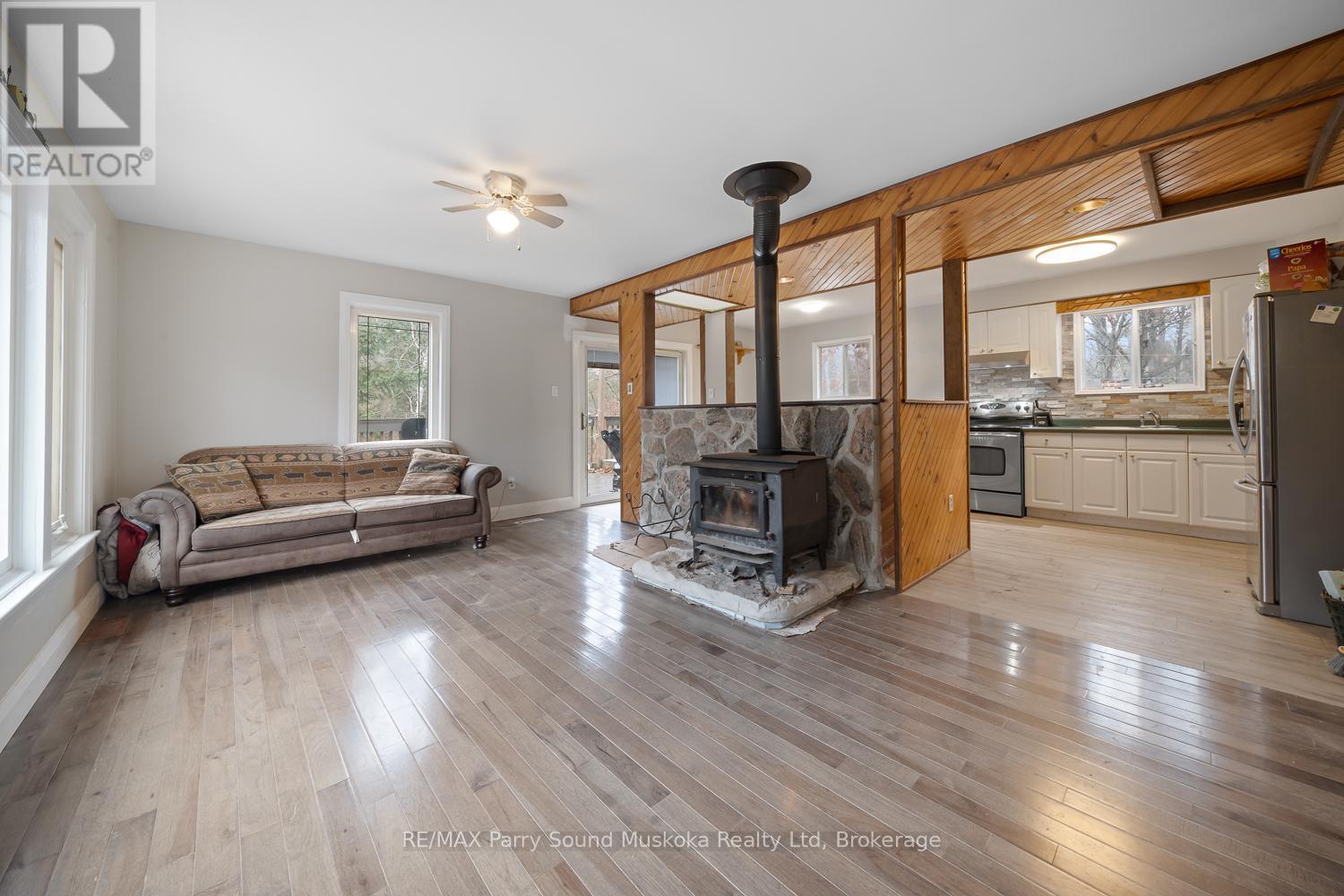 591 Skerryvore Community Road, The Archipelago (Archipelago North), ON - Indoor Photo Showing Other Room