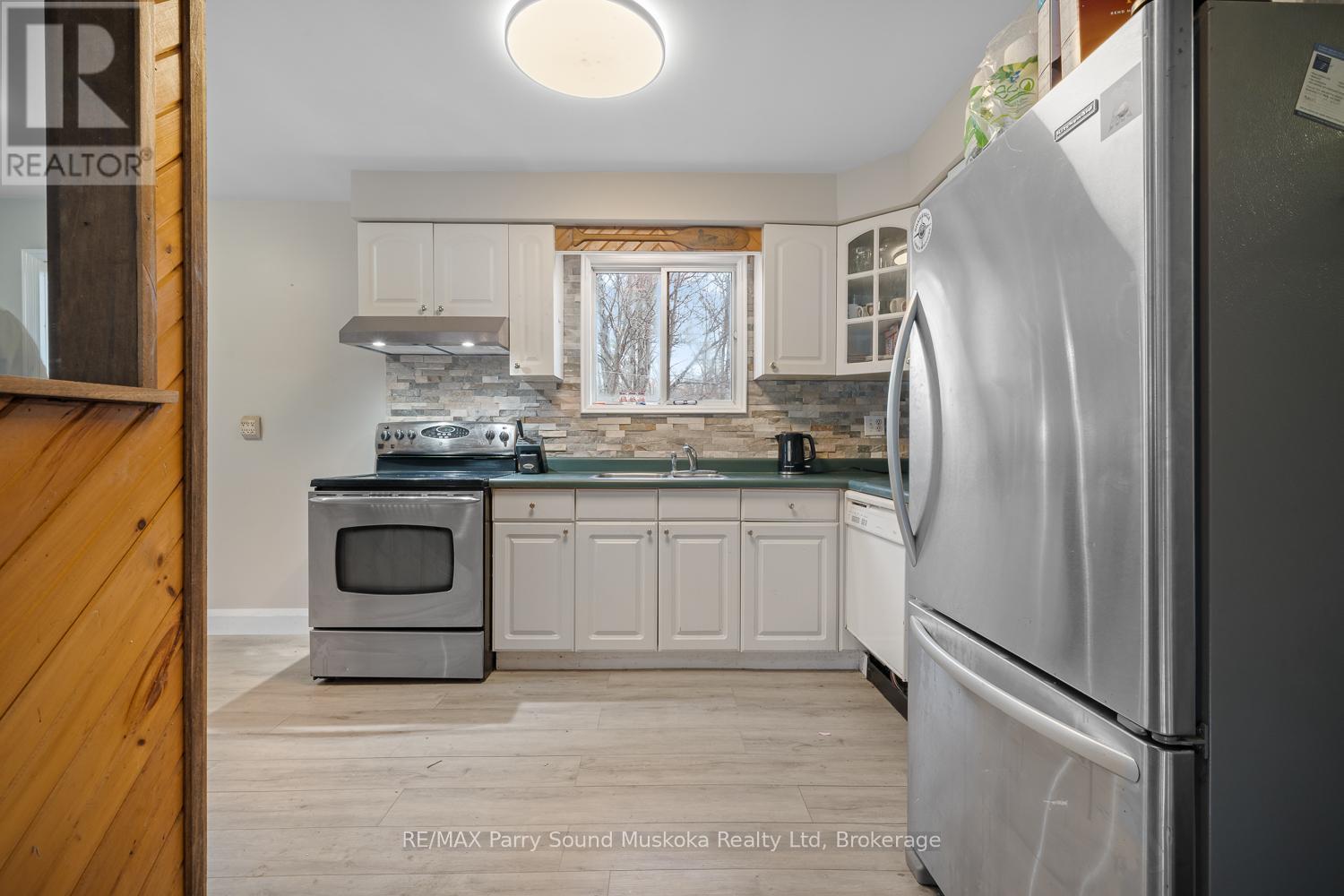 591 Skerryvore Community Road, The Archipelago (Archipelago North), ON - Indoor Photo Showing Kitchen