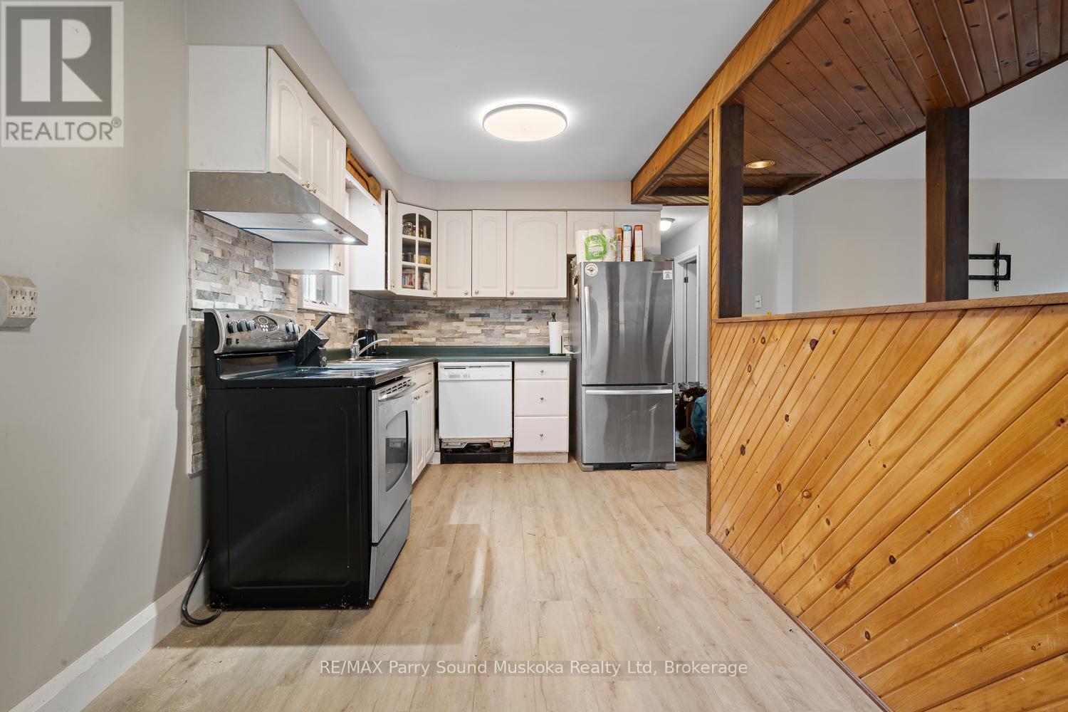 591 Skerryvore Community Road, The Archipelago (Archipelago North), ON - Indoor Photo Showing Kitchen