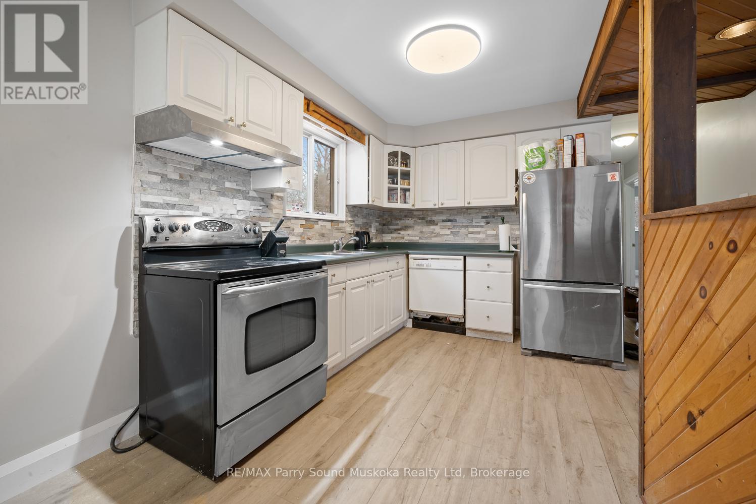 591 Skerryvore Community Road, The Archipelago (Archipelago North), ON - Indoor Photo Showing Kitchen