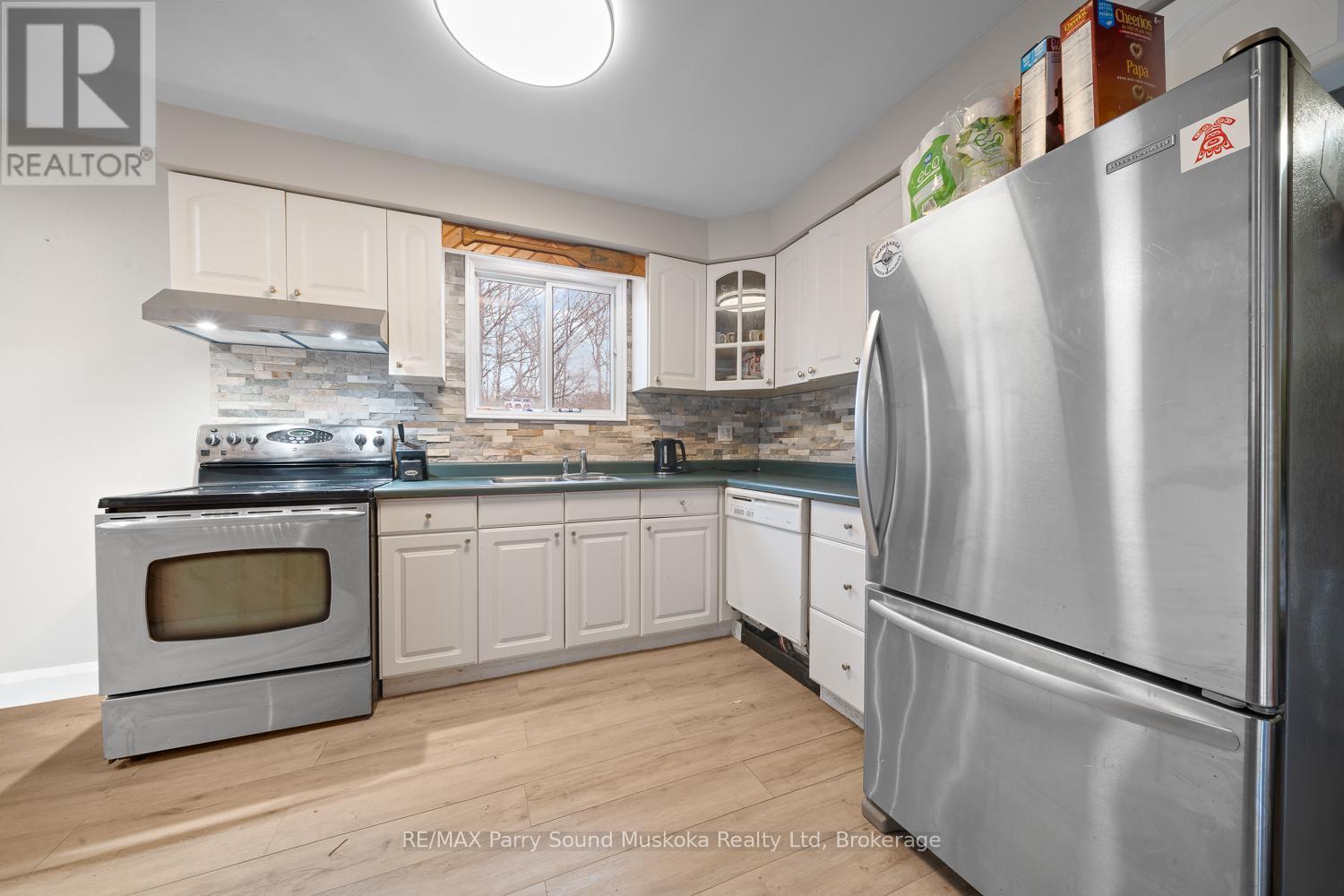 591 Skerryvore Community Road, The Archipelago (Archipelago North), ON - Indoor Photo Showing Kitchen