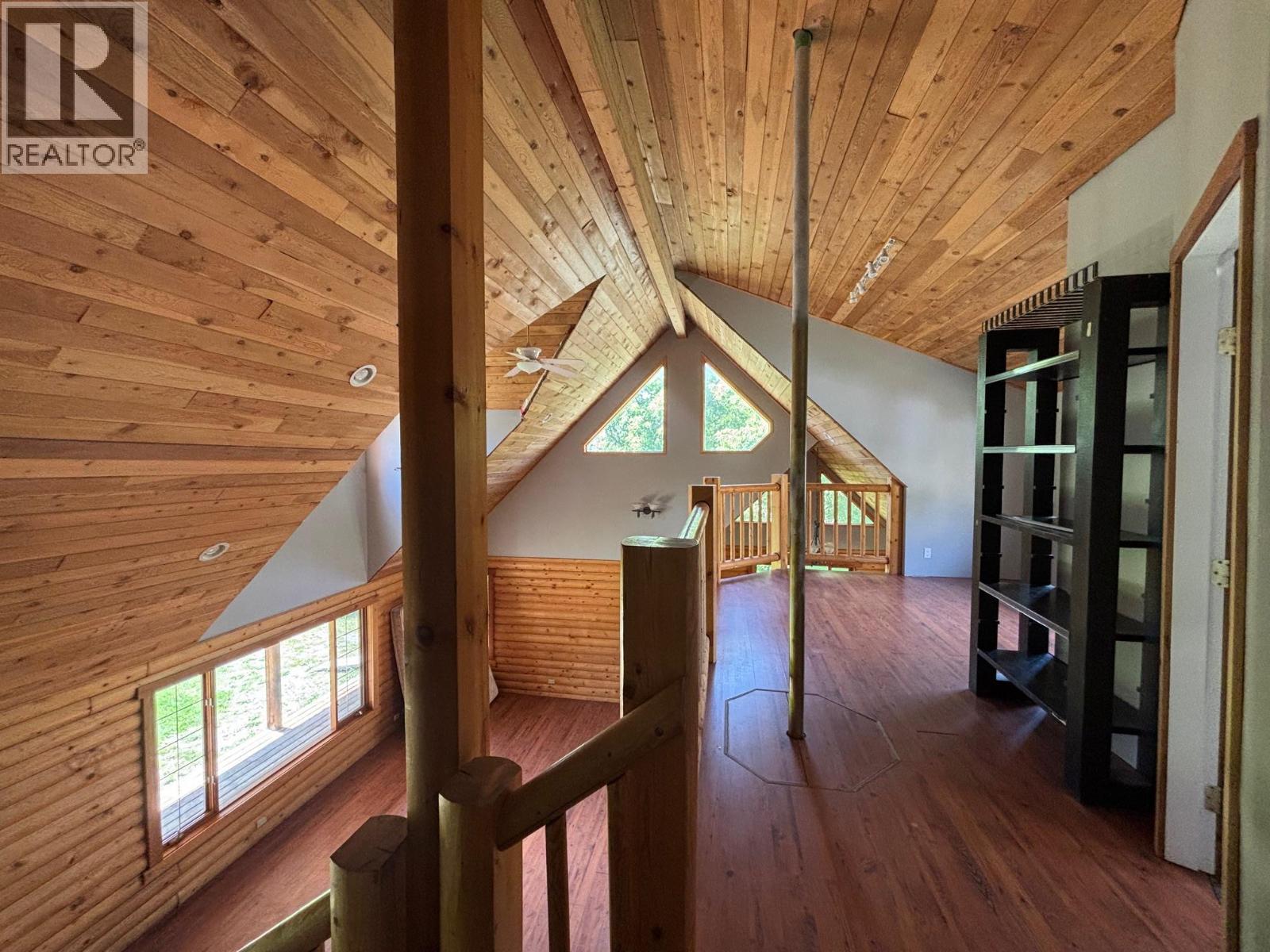 937 Thirteenth Avenue, Midway, BC - Indoor Photo Showing Other Room