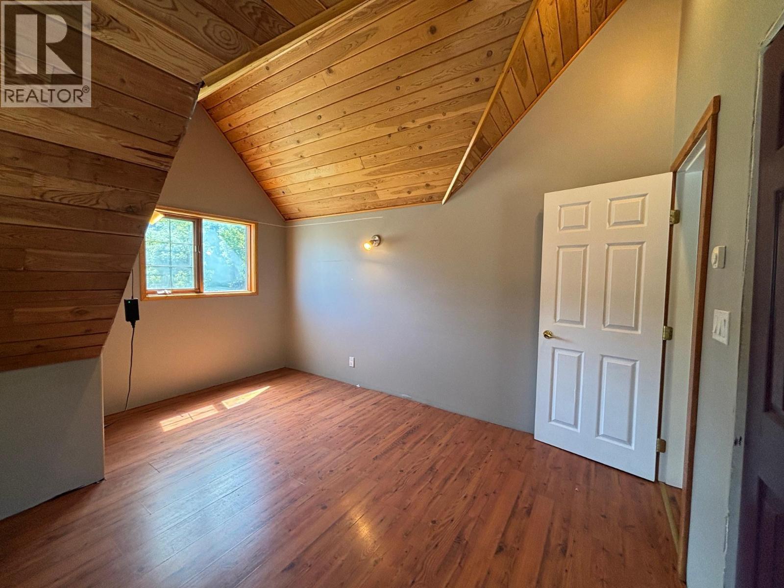937 Thirteenth Avenue, Midway, BC - Indoor Photo Showing Other Room