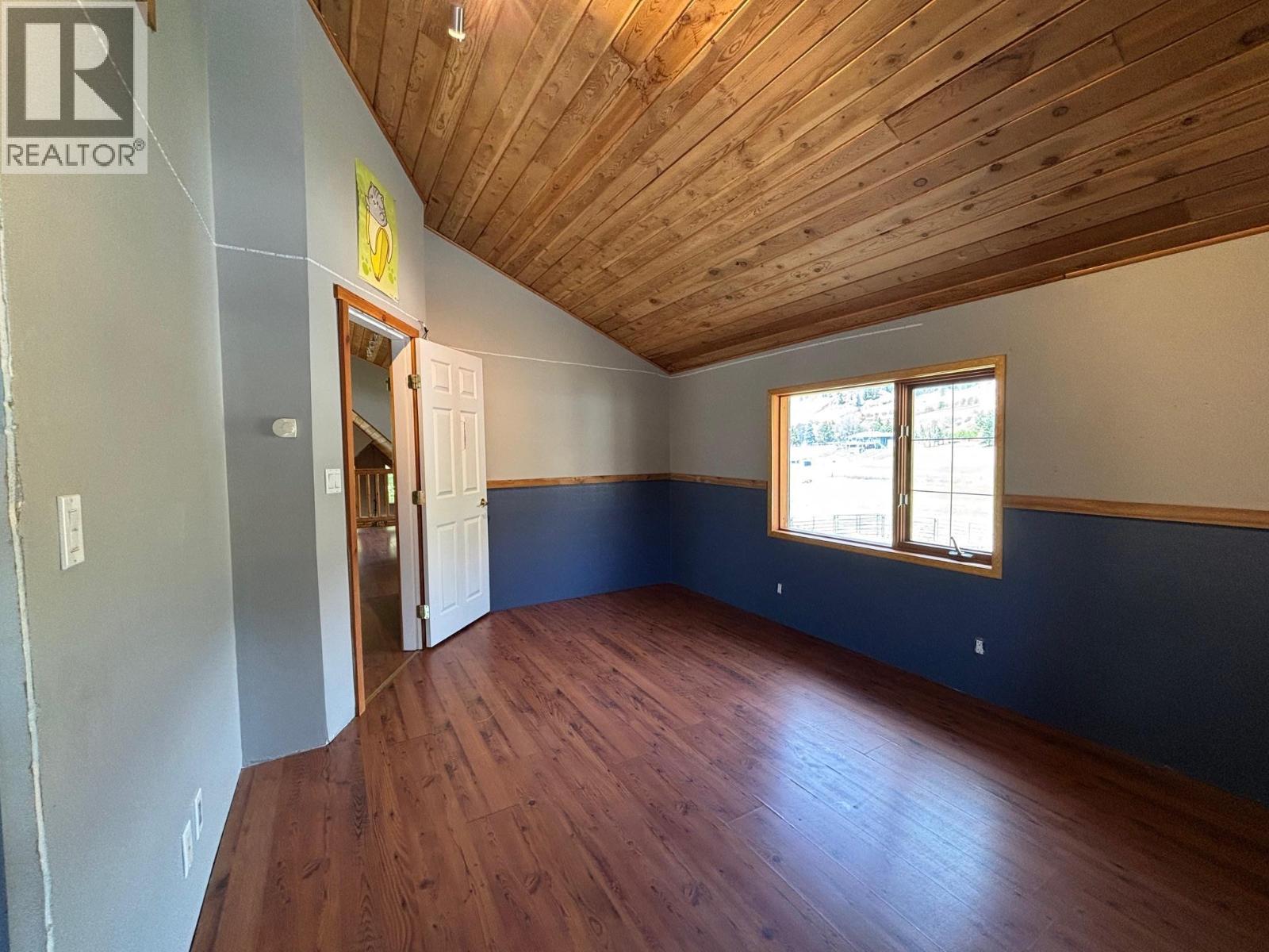 937 Thirteenth Avenue, Midway, BC - Indoor Photo Showing Other Room