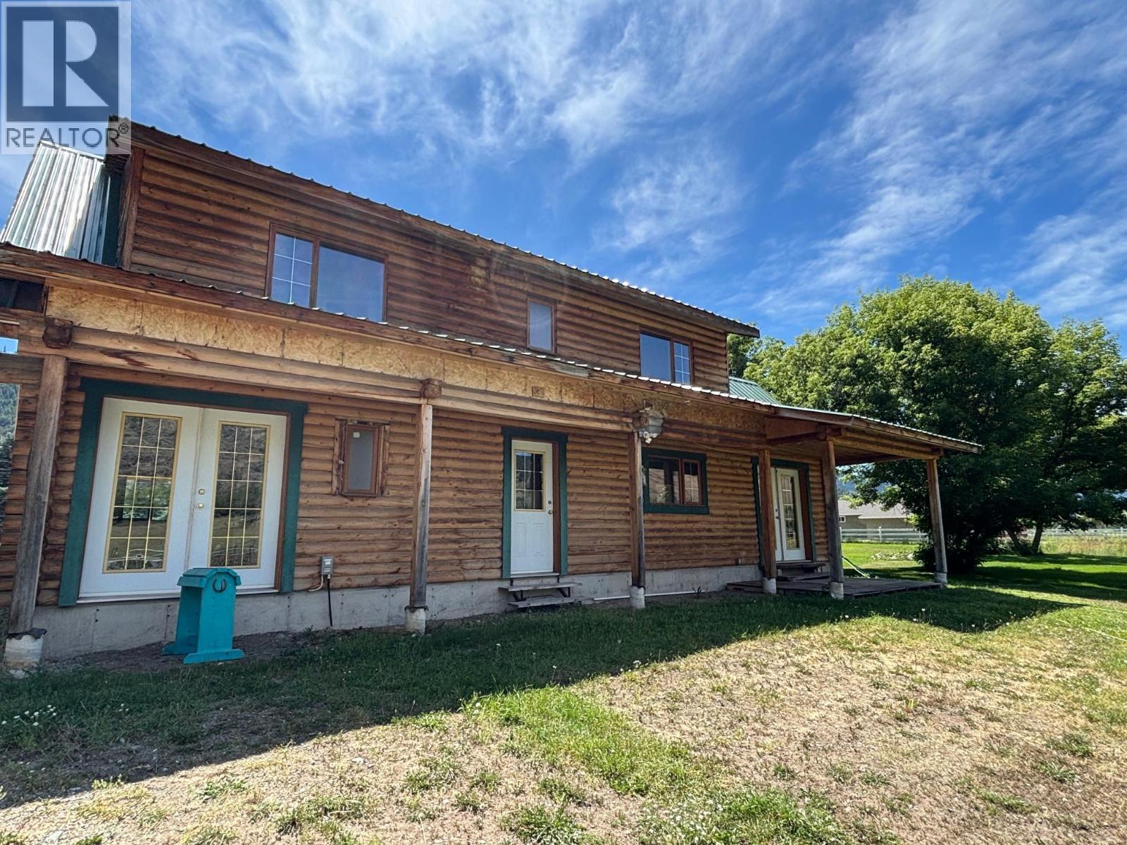 937 Thirteenth Avenue, Midway, BC - Outdoor